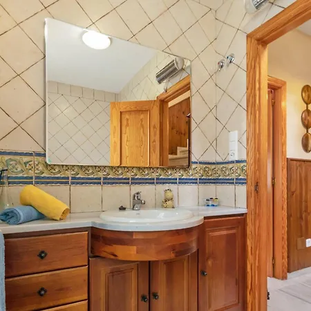 Estilo Mediterranea Con Piscina, Jardin, Bbq Y Jacuzzi - Bel Air Real * Estepona