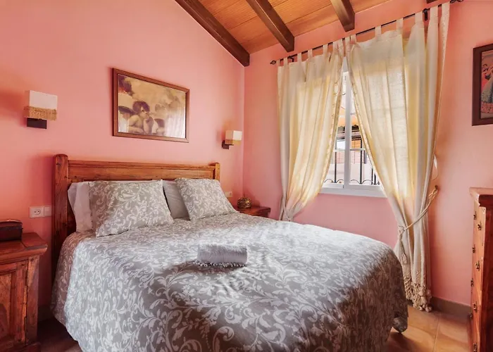 Estilo Mediterranea Con Piscina, Jardin, Bbq Y Jacuzzi - Bel Air Real Estepona