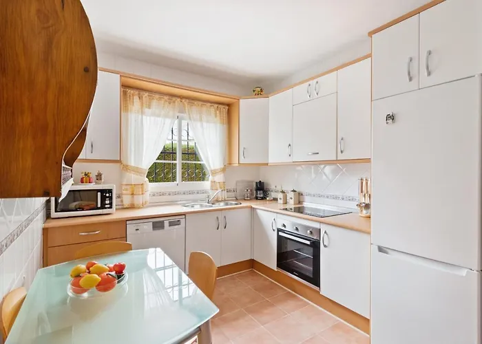 Estilo Mediterranea Con Piscina, Jardin, Bbq Y Jacuzzi - Bel Air Real