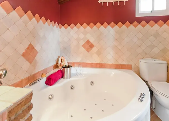 Estilo Mediterranea Con Piscina, Jardin, Bbq Y Jacuzzi - Bel Air Real Estepona