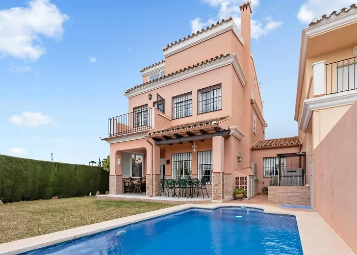 Estilo Mediterranea Con Piscina, Jardin, Bbq Y Jacuzzi - Bel Air Real Estepona