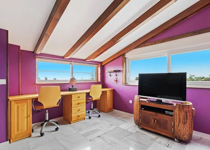 Estilo Mediterranea Con Piscina, Jardin, Bbq Y Jacuzzi - Bel Air Real Estepona