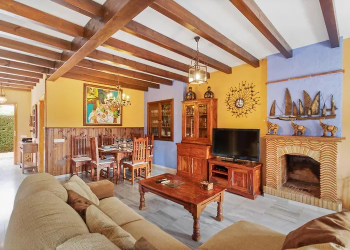 Estilo Mediterranea Con Piscina, Jardin, Bbq Y Jacuzzi - Bel Air Real Estepona