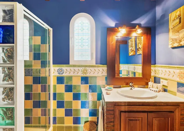 Estilo Mediterranea Con Piscina, Jardin, Bbq Y Jacuzzi - Bel Air Real * Estepona